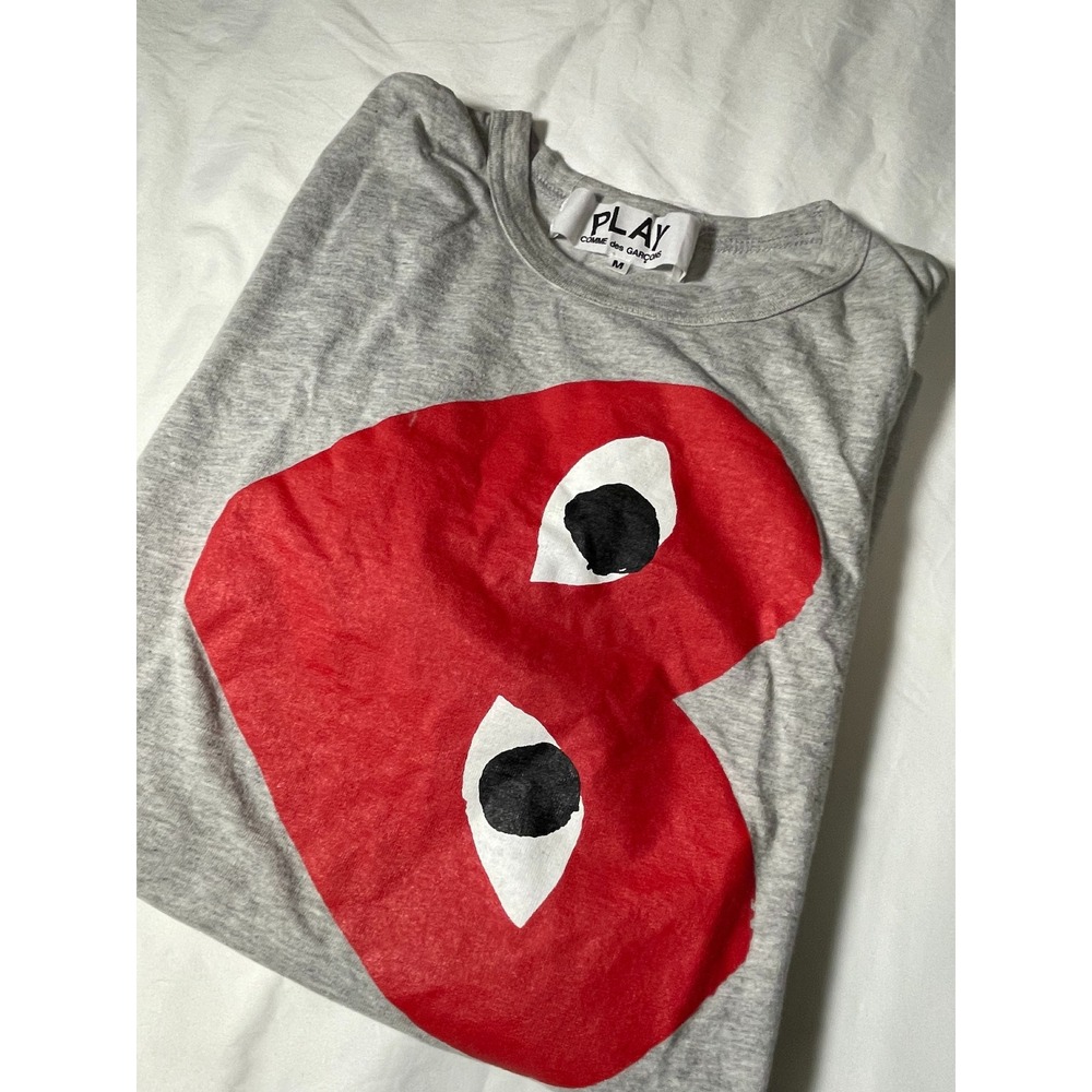 Comme des Garcons Play Gray T-Shirt Red Heart Graphic Print Mens Size M